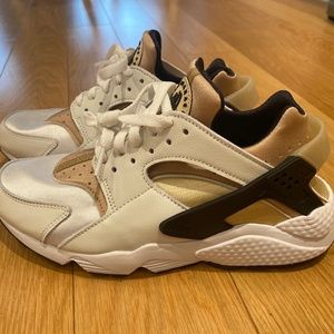 Nike huarache women’s size 9